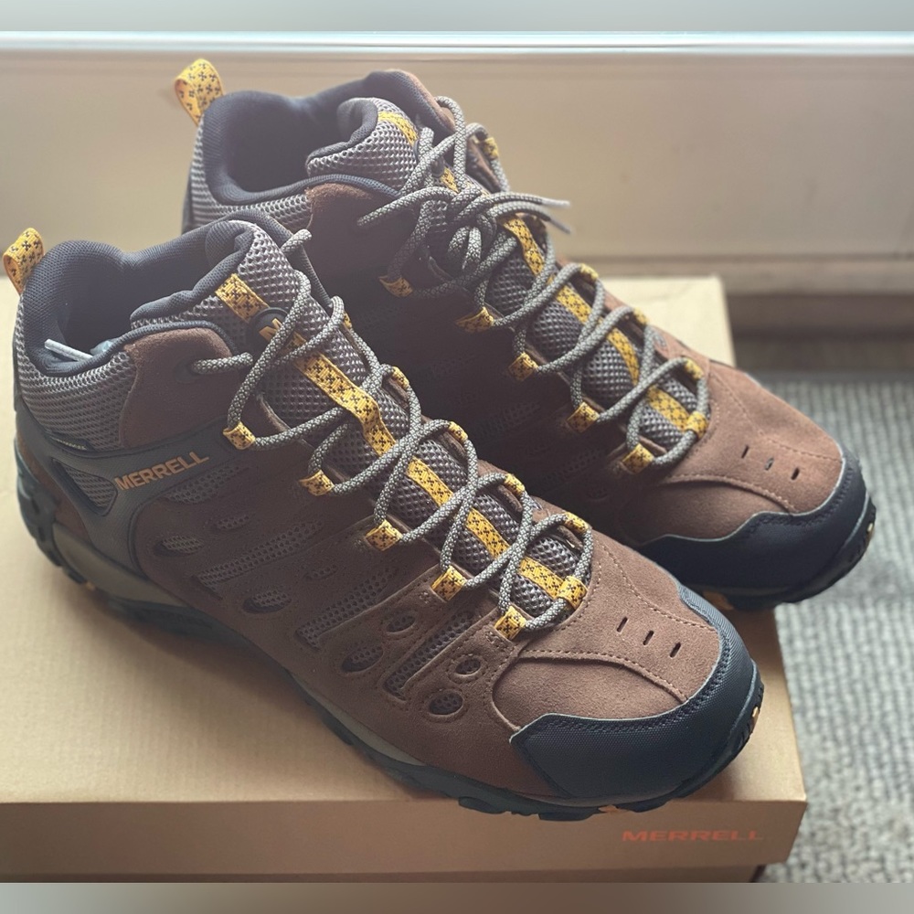 Men’s Merrell Hiking Boots 🥾